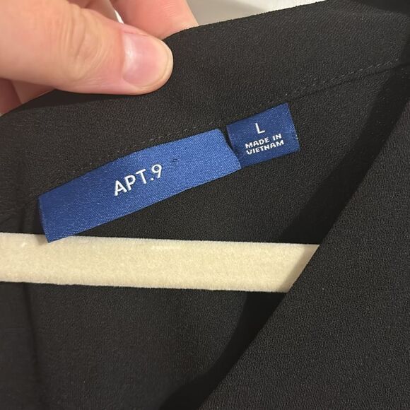 Little Black VNeck Dress with Pockets 💖 - Picture 2 of 7